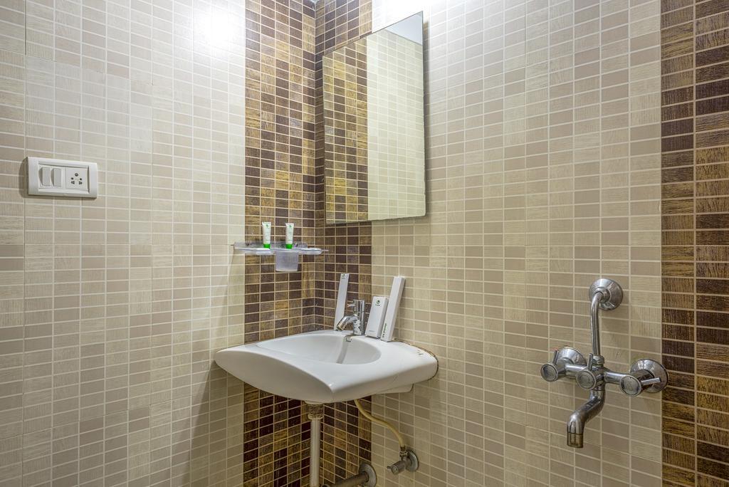 Arihant Hotel Хайдарабад Экстерьер фото